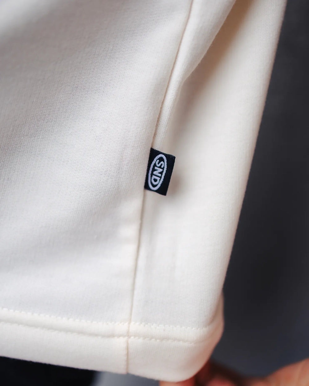 Camiseta Oversize Premium · etiqueta lateral