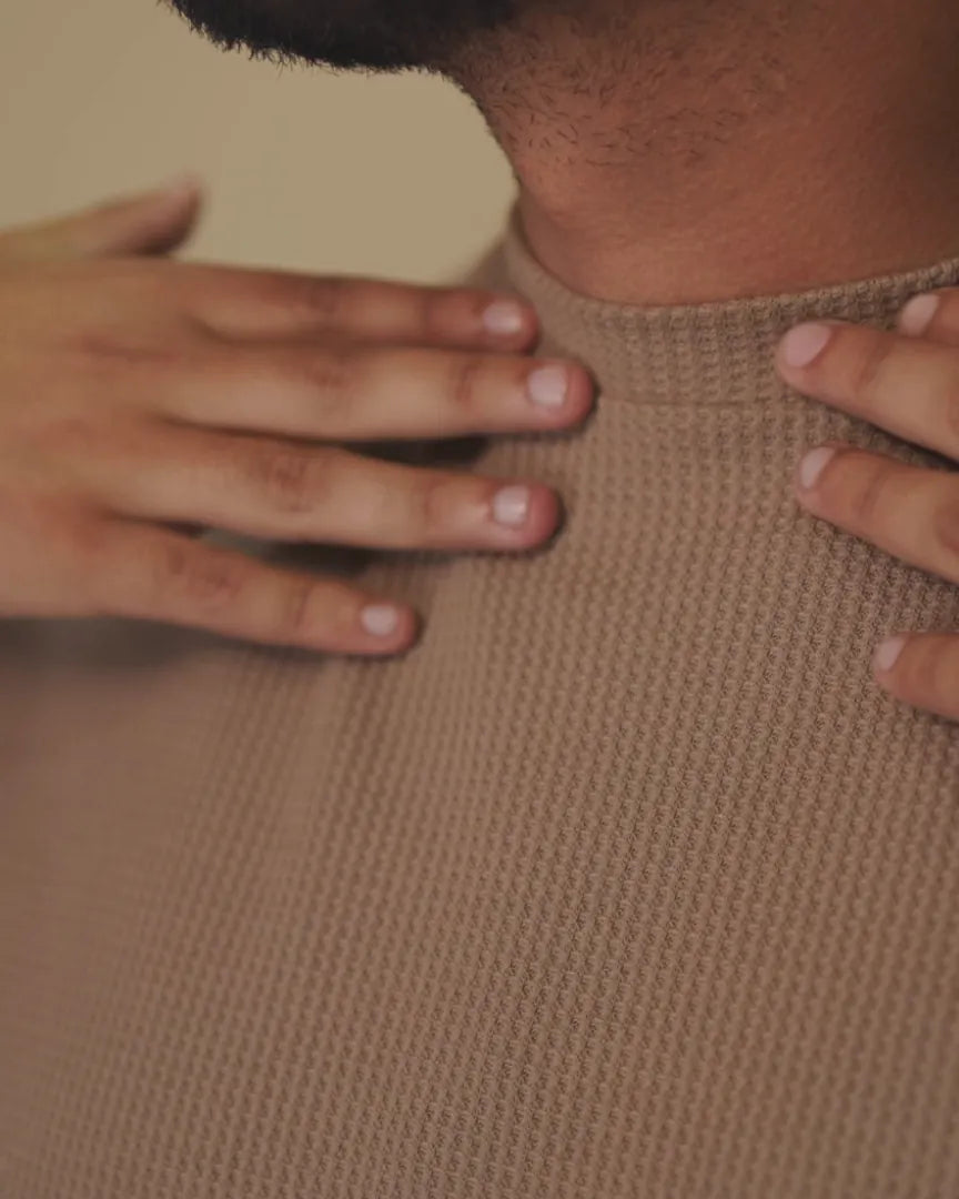 Camiseta Oversize Santorini Texturizada · cuello waffle plano